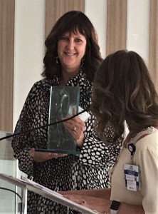 Lisa Ellis receives recognition for her work in creating the arts program at Inova Schar Institute.