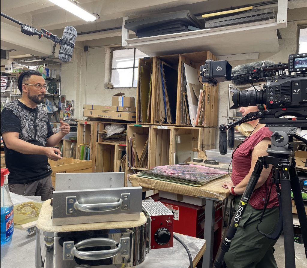 Glass artist Michael Janis talks to WETA TV crew at the Washington Glass School.